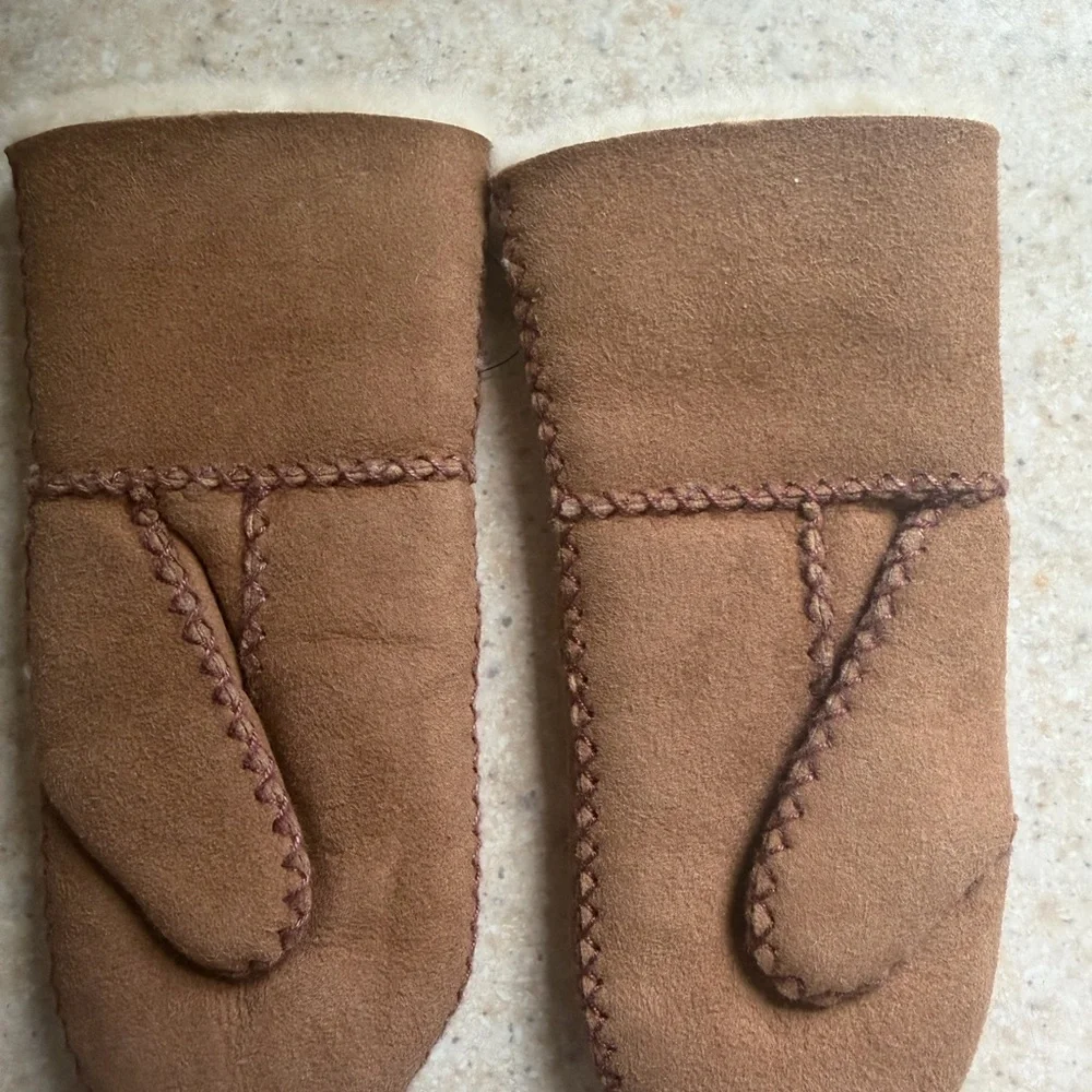 UGG Chestnut Brown Suede Mittens